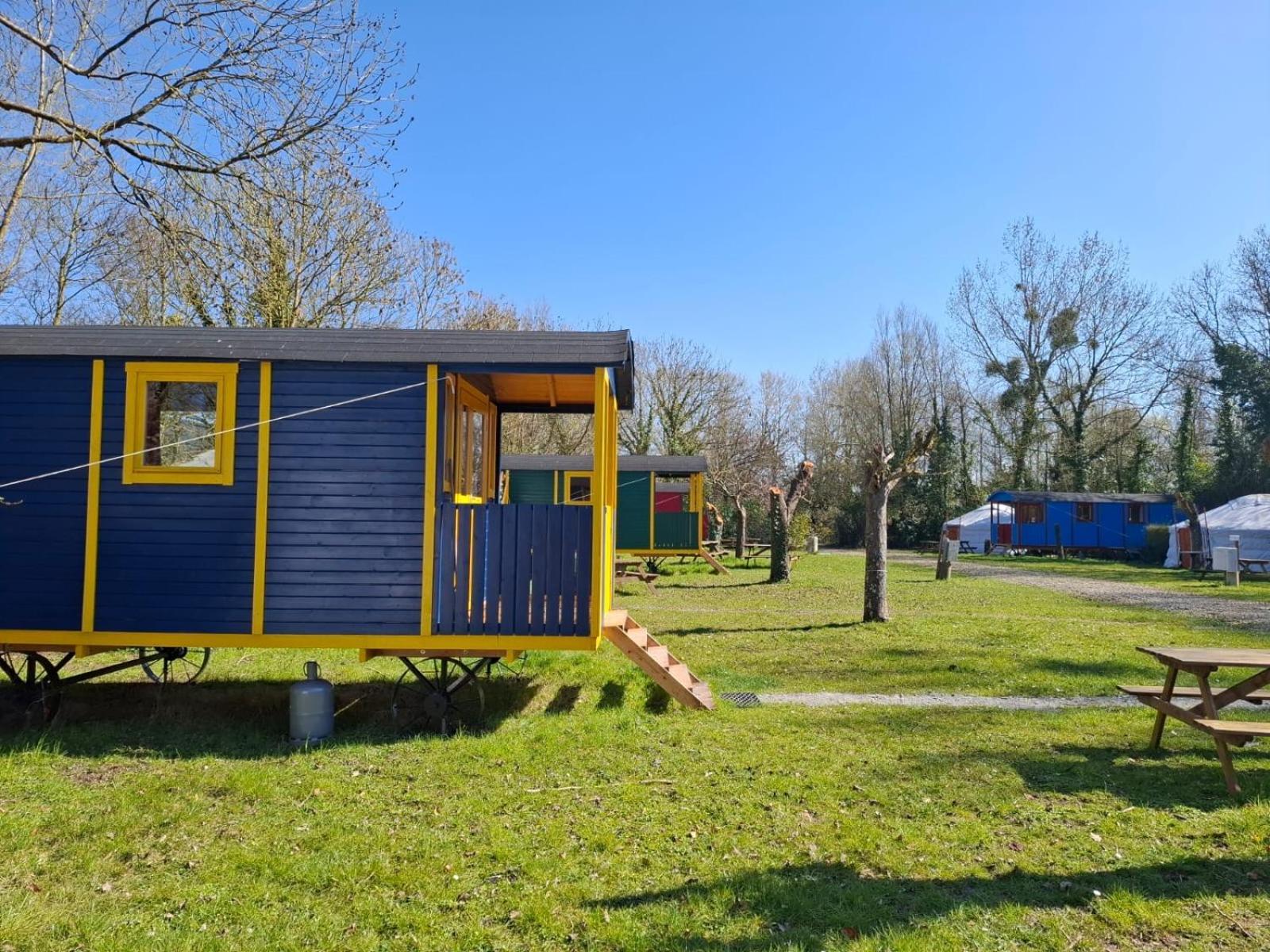 Le Village Insolite Yourte Et Roulotte Saint-Benoit-des-Ondes Exterior photo