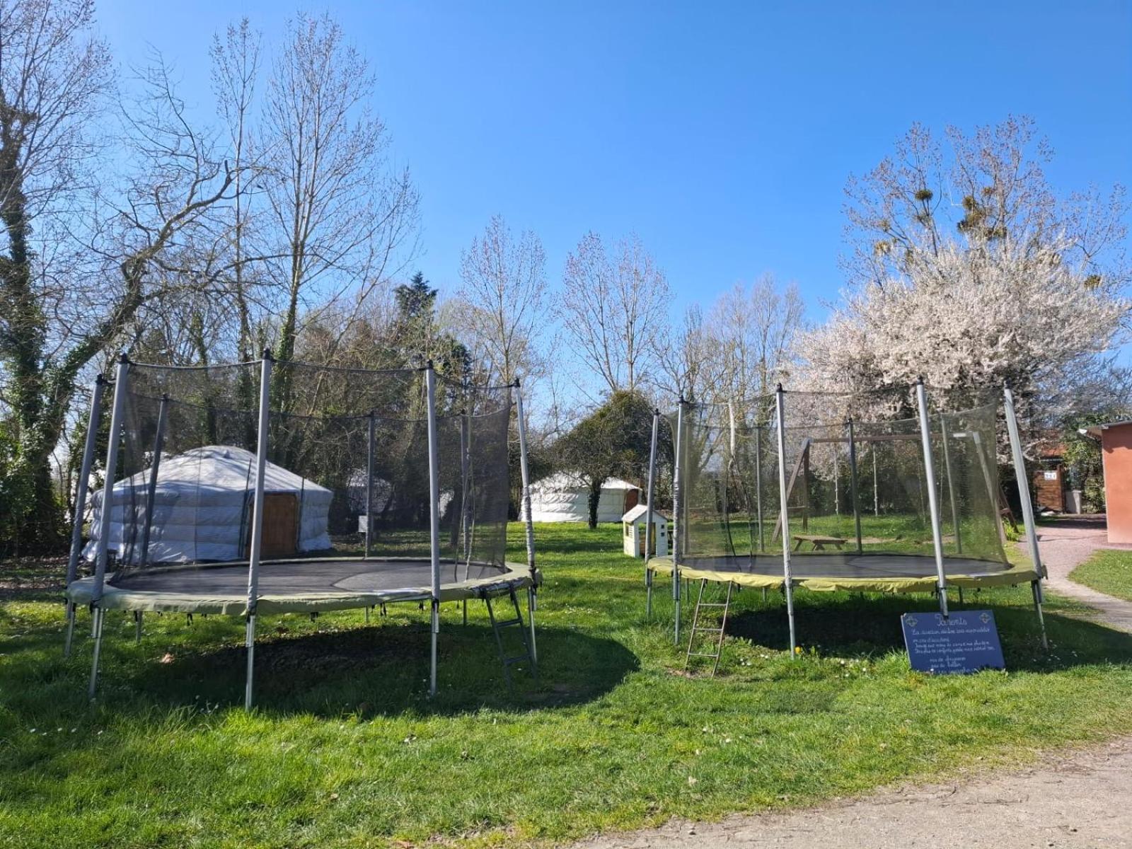 Le Village Insolite Yourte Et Roulotte Saint-Benoit-des-Ondes Exterior photo