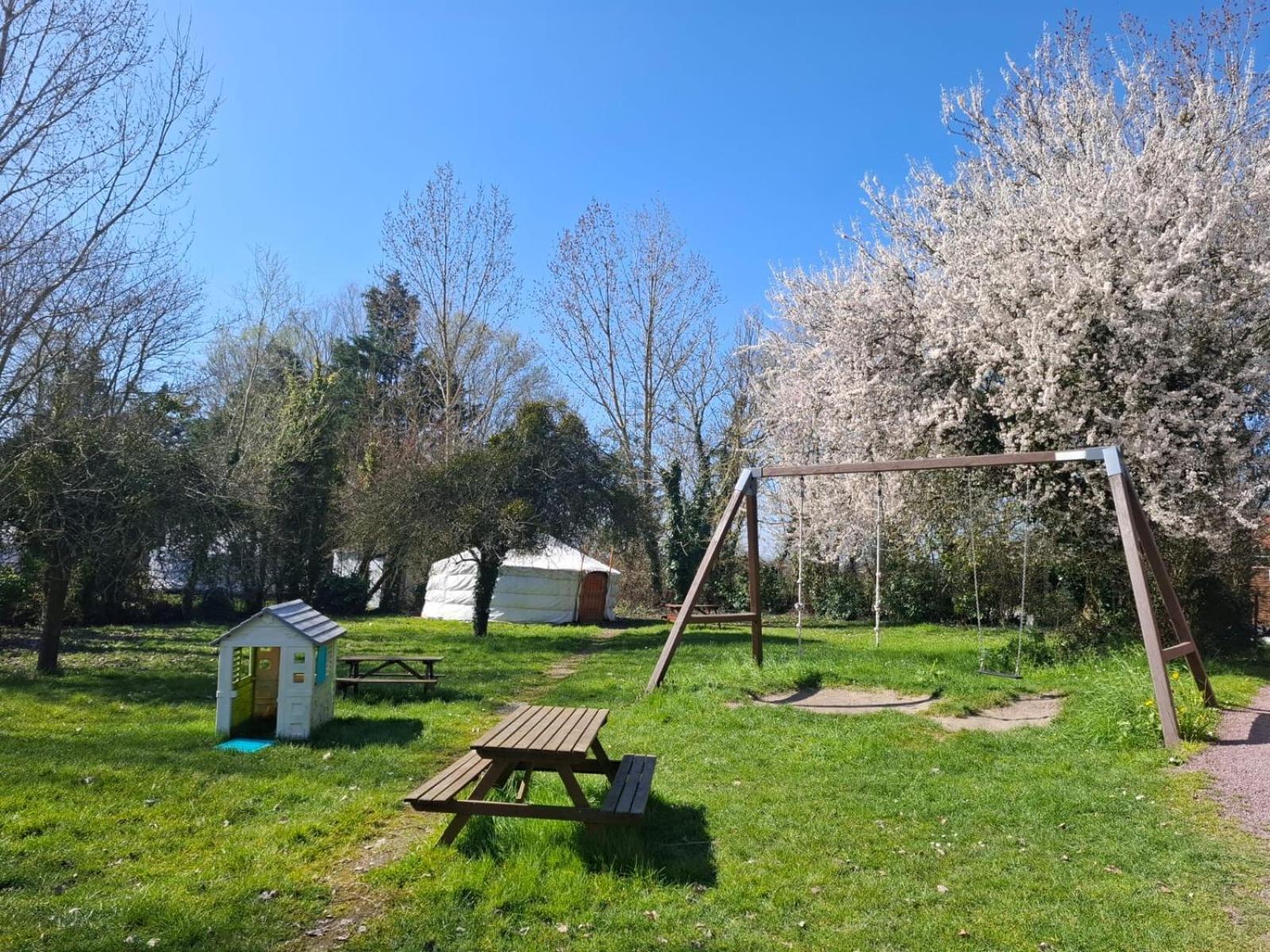 Le Village Insolite Yourte Et Roulotte Saint-Benoit-des-Ondes Exterior photo