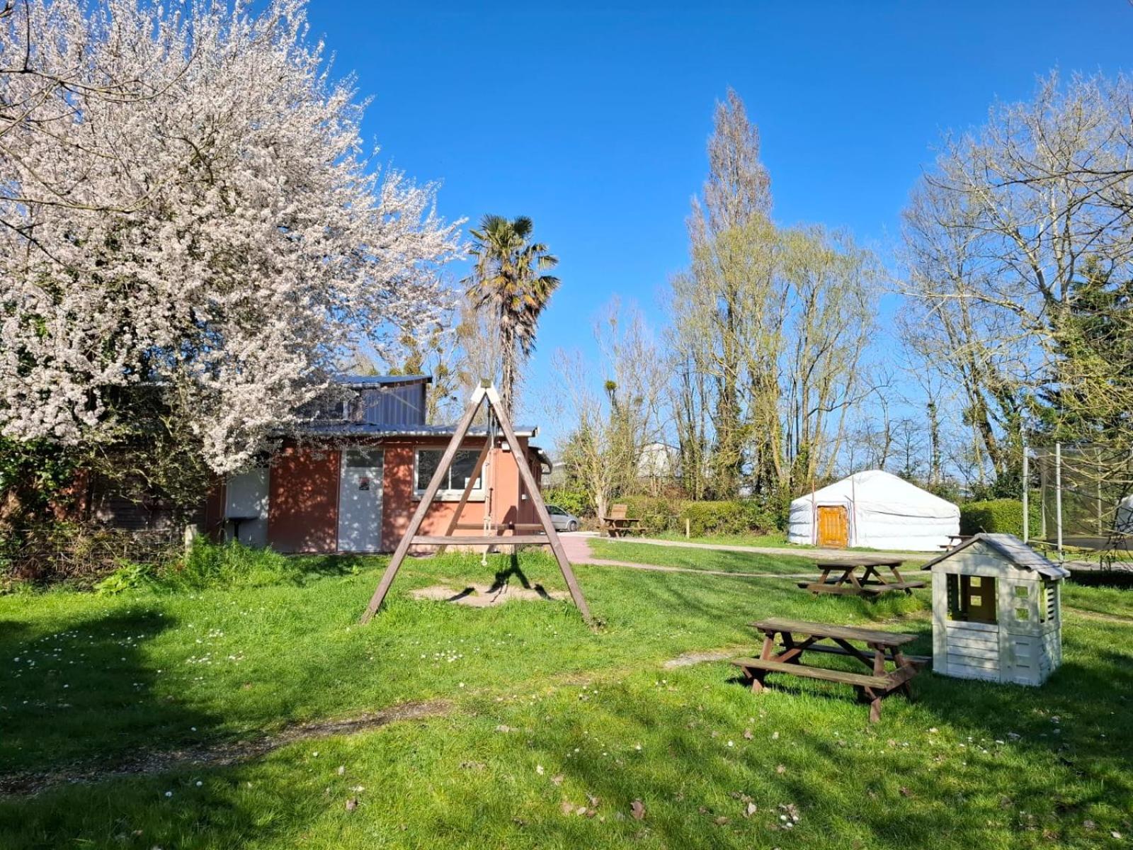 Le Village Insolite Yourte Et Roulotte Saint-Benoit-des-Ondes Exterior photo